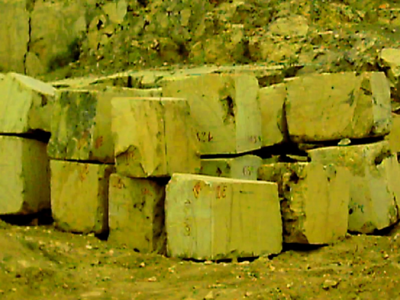 Giallo Danasco · pietre