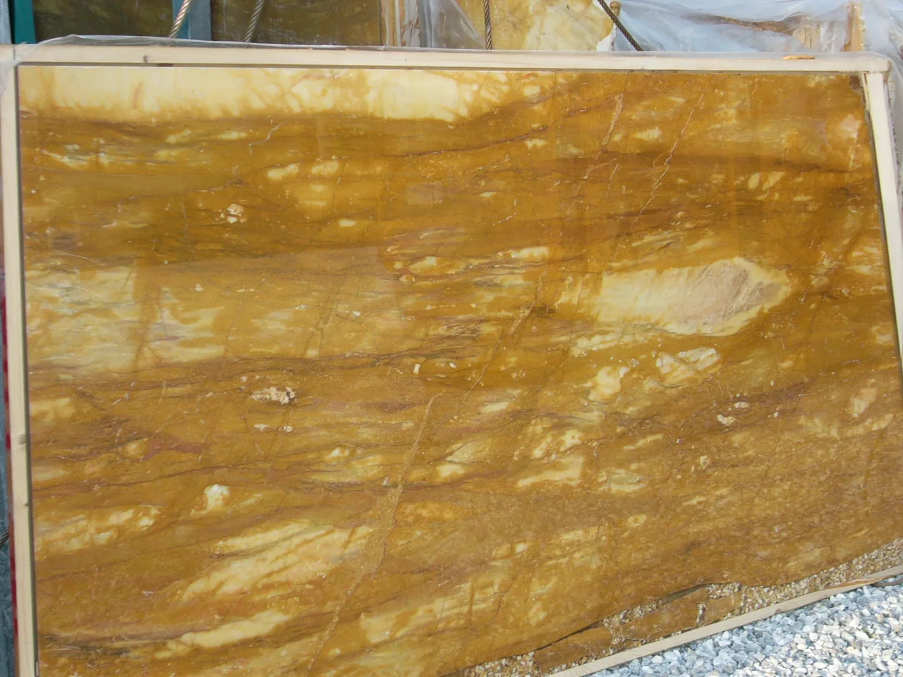 Giallo Siena Classico Extra Lux · pietre