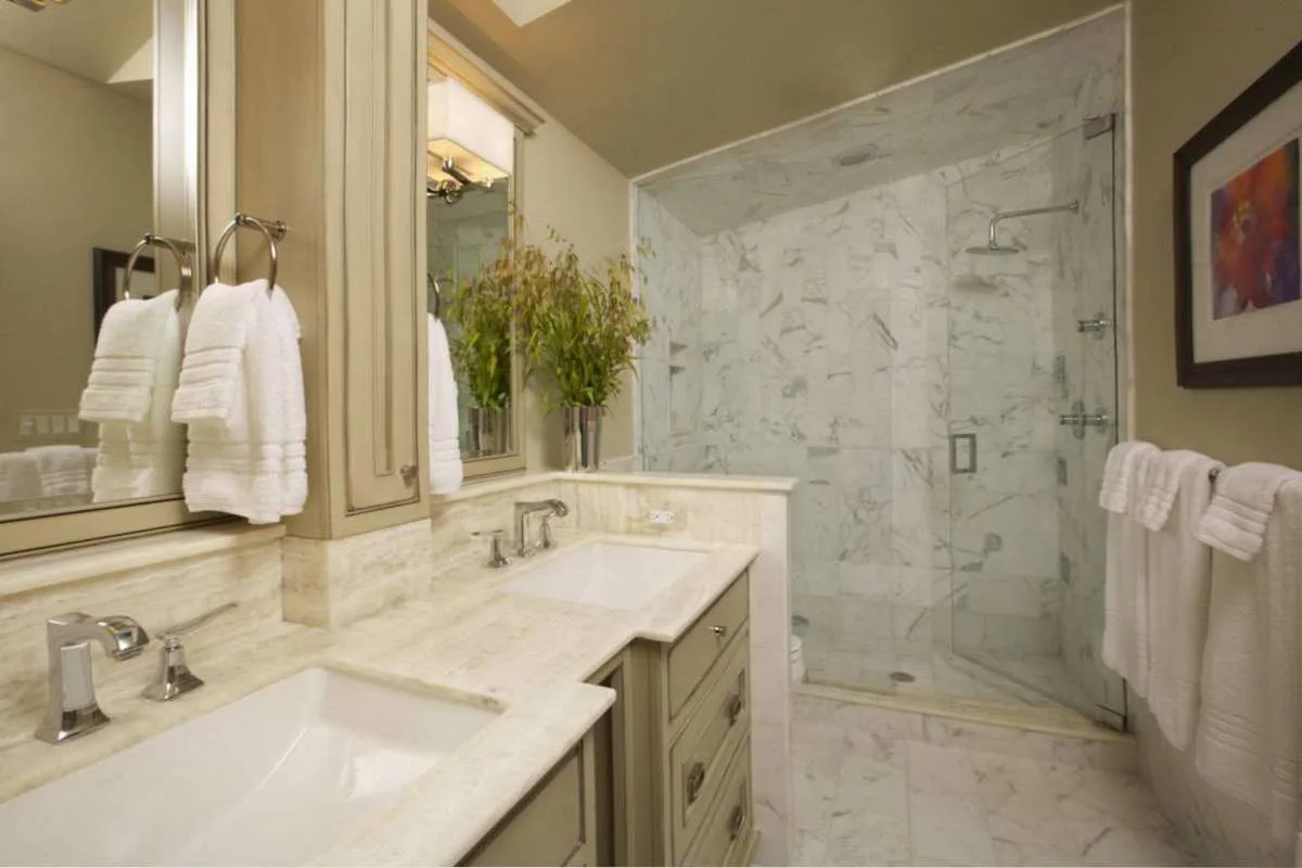 Bagni in marmo · Marmi di Carrara