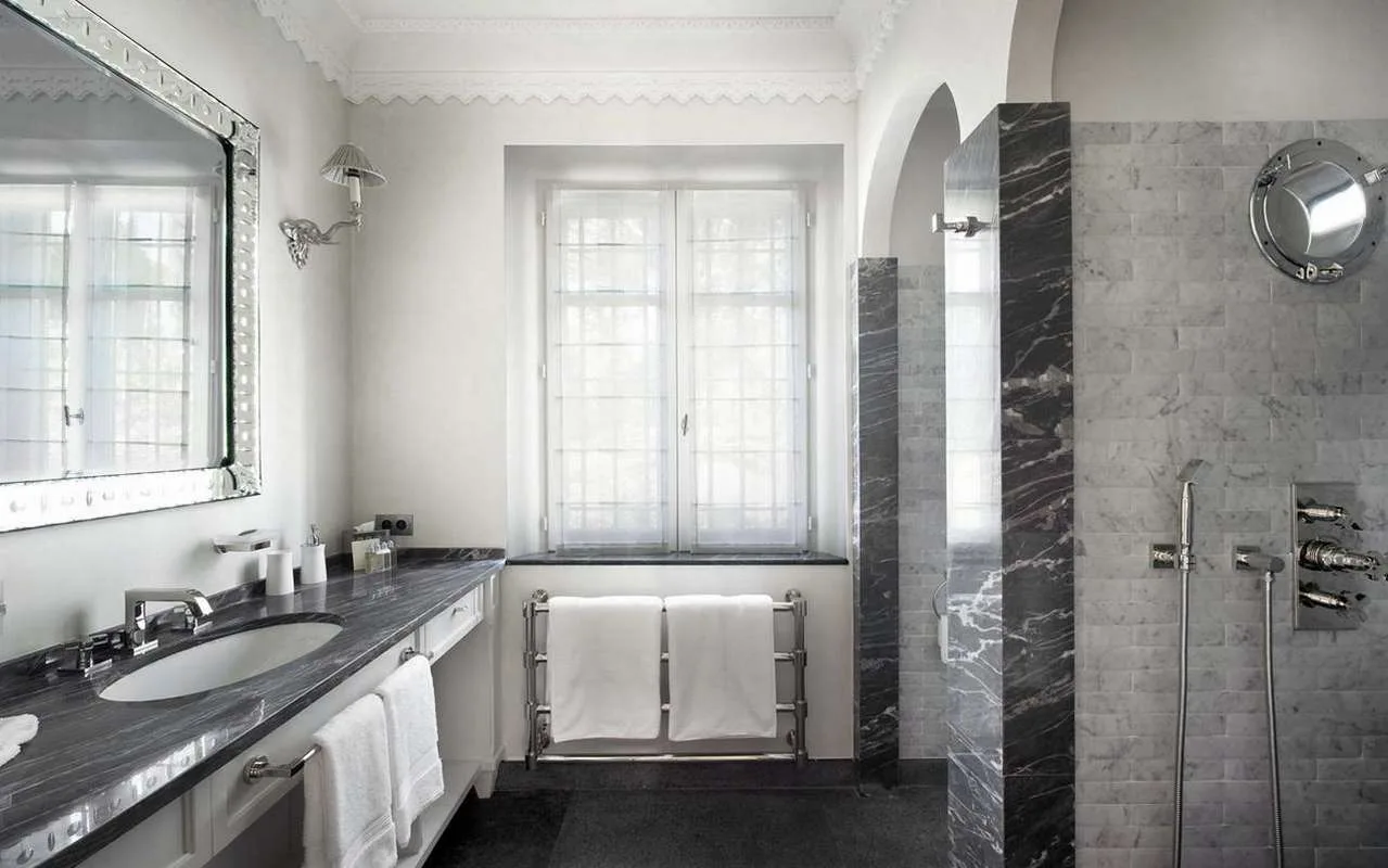 Bagni in marmo e pietra naturale · Marmi di Carrara · progetto 3